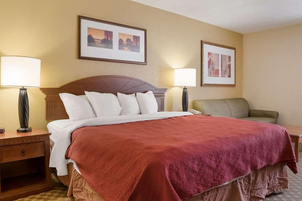 Quality Inn & Suites Saginaw Oda fotoğraf