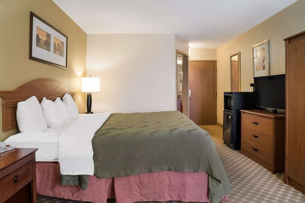 Quality Inn & Suites Saginaw Oda fotoğraf