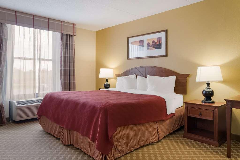 Quality Inn & Suites Saginaw Oda fotoğraf