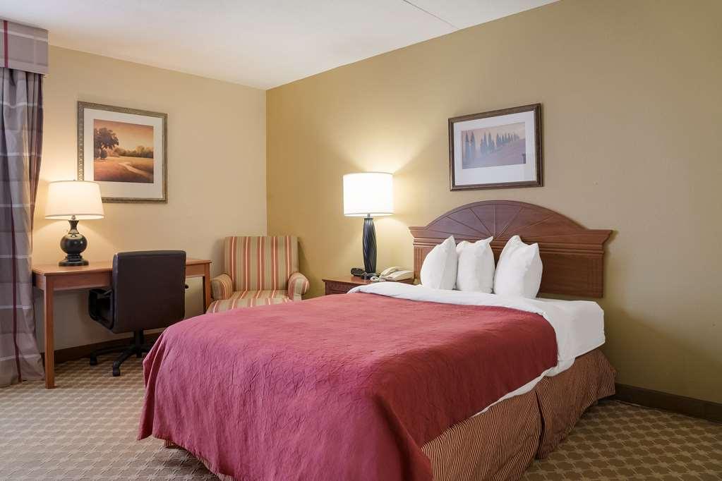 Quality Inn & Suites Saginaw Oda fotoğraf