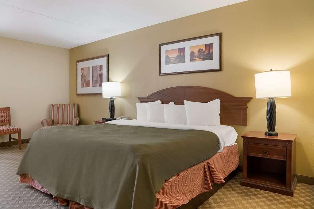 Quality Inn & Suites Saginaw Oda fotoğraf