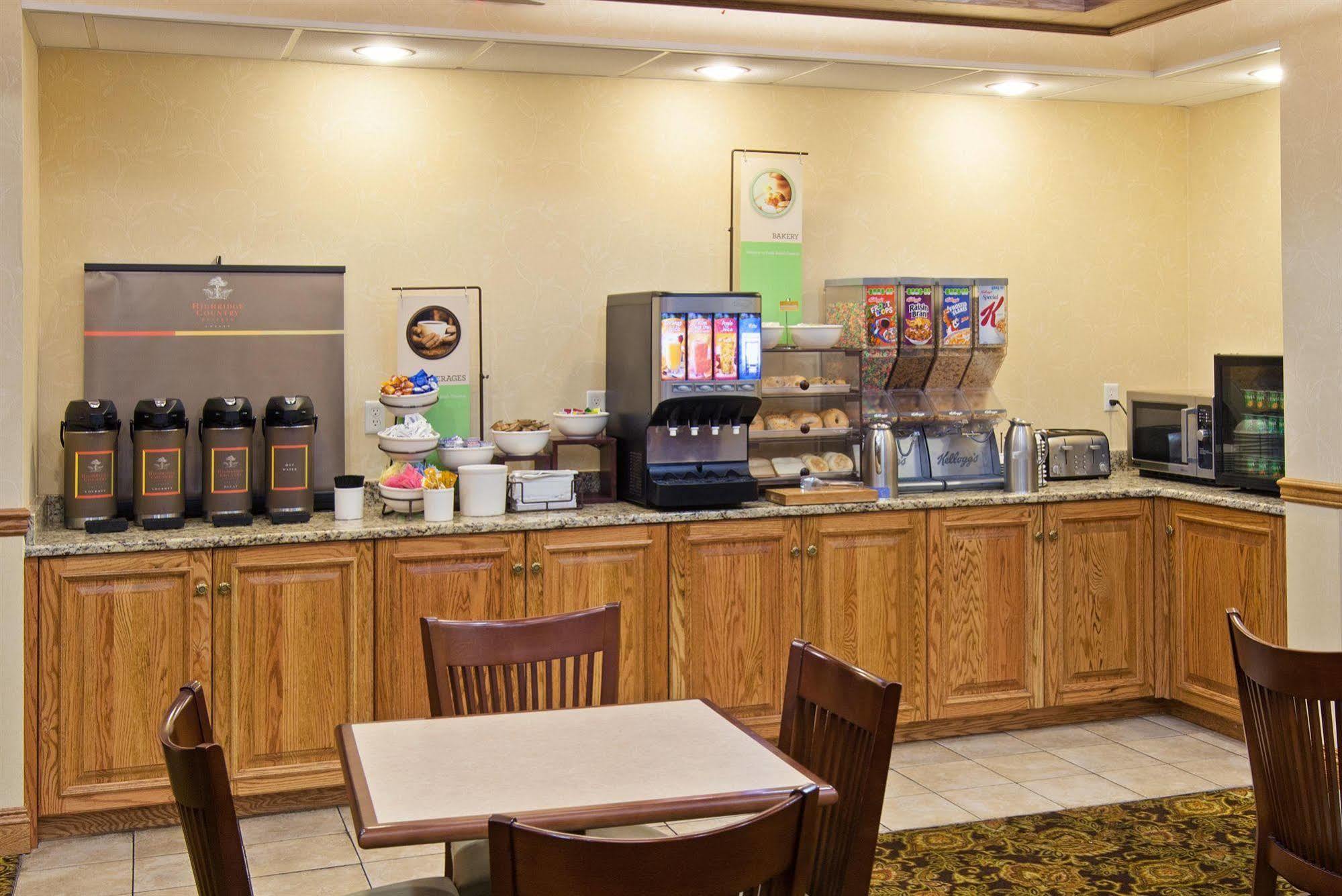 Quality Inn & Suites Saginaw Restoran fotoğraf